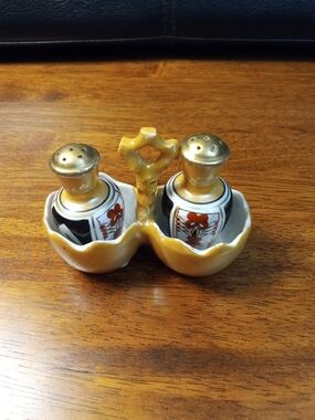 Vintage 3 Piece Ceramic Salt and Pepper Shakers in Yellow and Gold